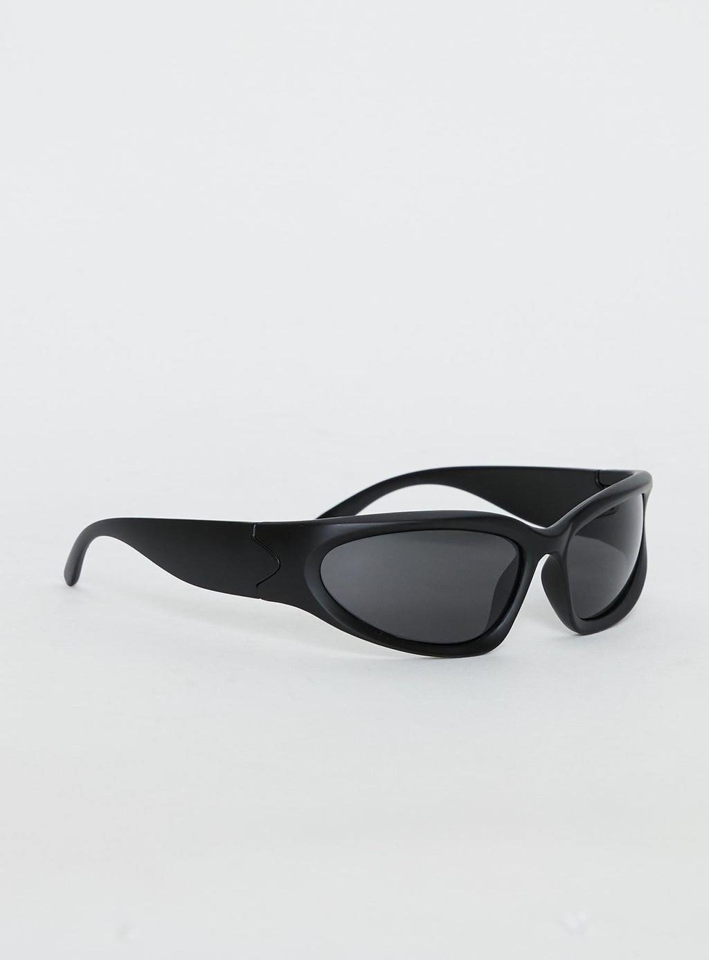 Huxlee Curved Sunglasses Black